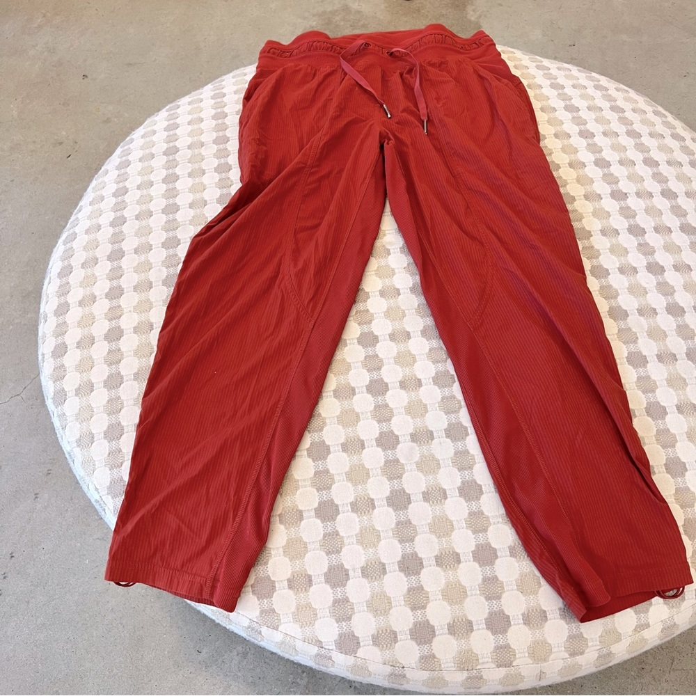 Lululemon Dance Studio Nylon Crop Pant in Cayenne Size 6